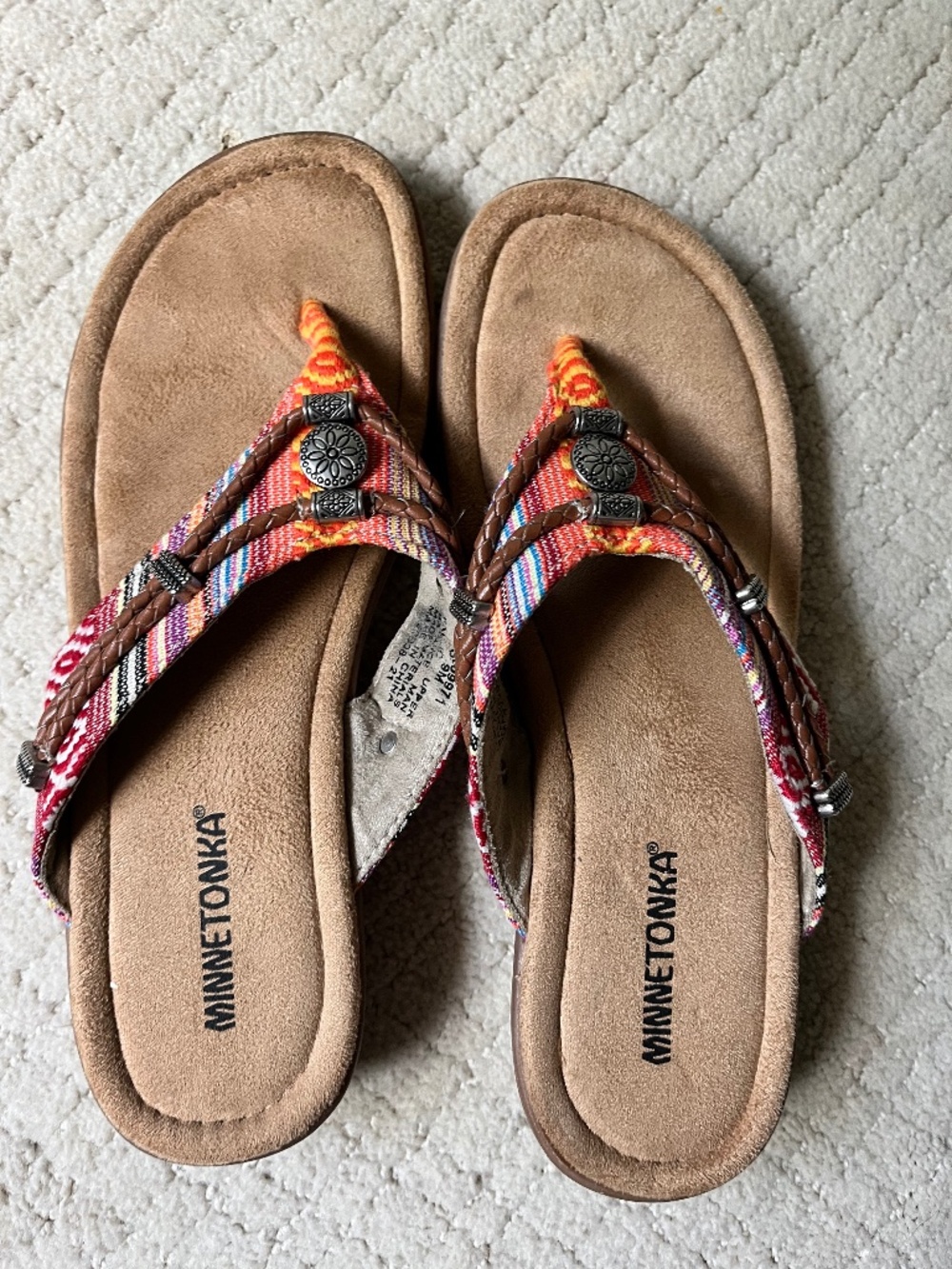 Minnetonka Women’s Thong Sandals Size 9M Boho Braided Beaded Southwest Colorful